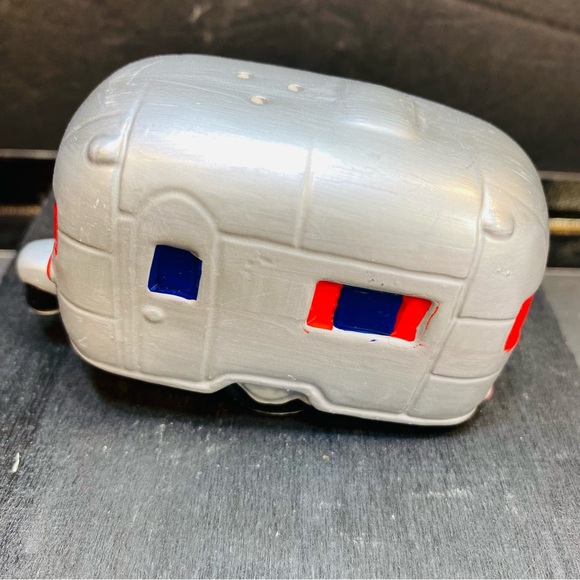 AIRSTREAM & PANEL WAGON Woody Salt & Pepper Shaker Car Camper Trailer W Stoppers - Picture 11 of 14